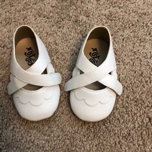 White Scallop Trim Crib Shoe